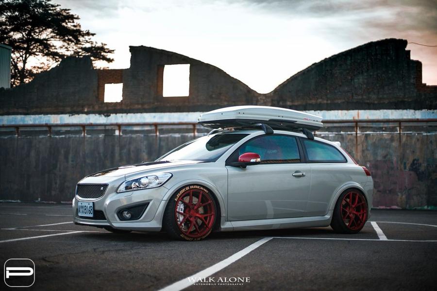  Volvo C30 on PUR Wheels (FL04) 2018 года  (фото 1 из 4)